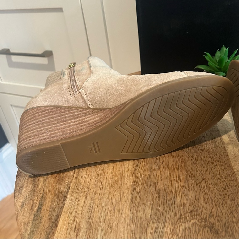 TOMS Cream Suede Joanna Wedge Bootie, Size 8 - Picture 4 of 7